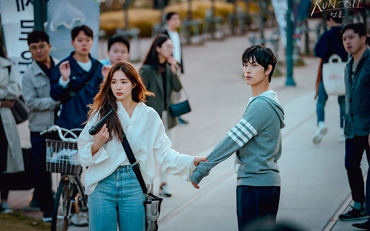 Siwan dan Shin Se Kyung Saling Nggombal di Lokasi Syuting 'Run On'