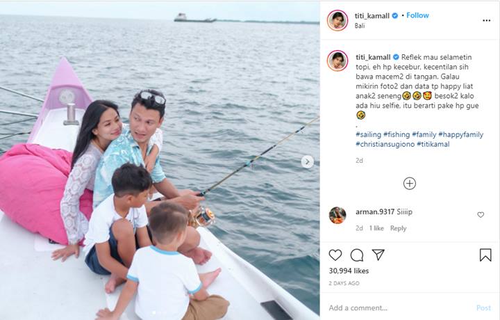 Apes Banget, Ponsel Titi Kamal Jatuh ke Laut Saat Berlayar Bareng Keluarga