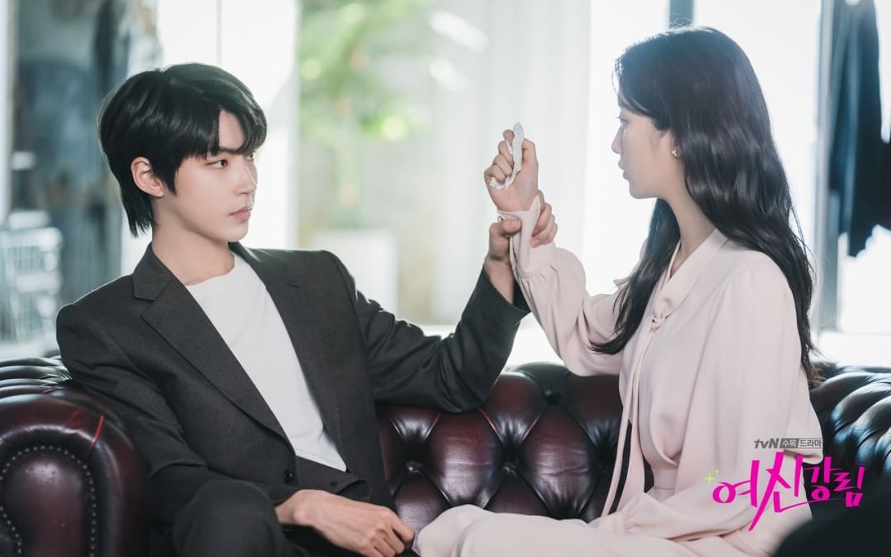 Hwang In Yeop Akui Malu Saat Syuting Mesra Bareng Moon Ga Young di 'True Beauty'