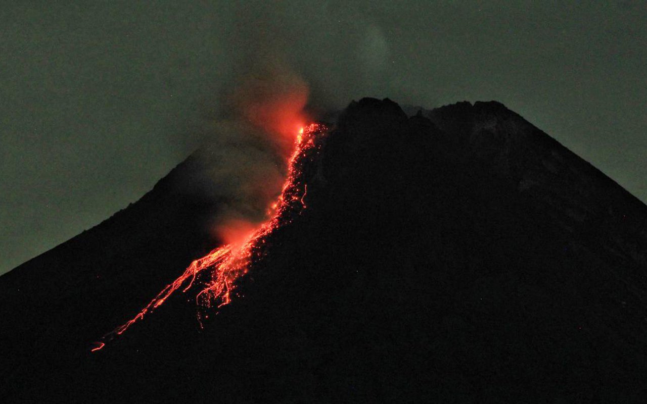 Waspada! Gunung Merapi Semburkan 18 Kali Lava Pijar, Ini Laporannya