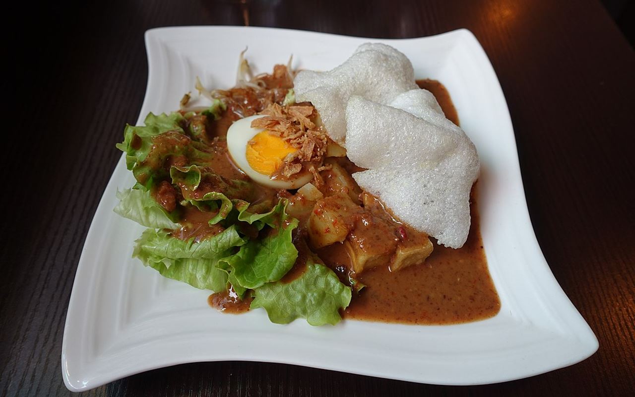 Enggak Kalah Sama Luar Negeri, 7 Salad Lezat Asli Indonesia Ini Bakal Bikin Ketagihan