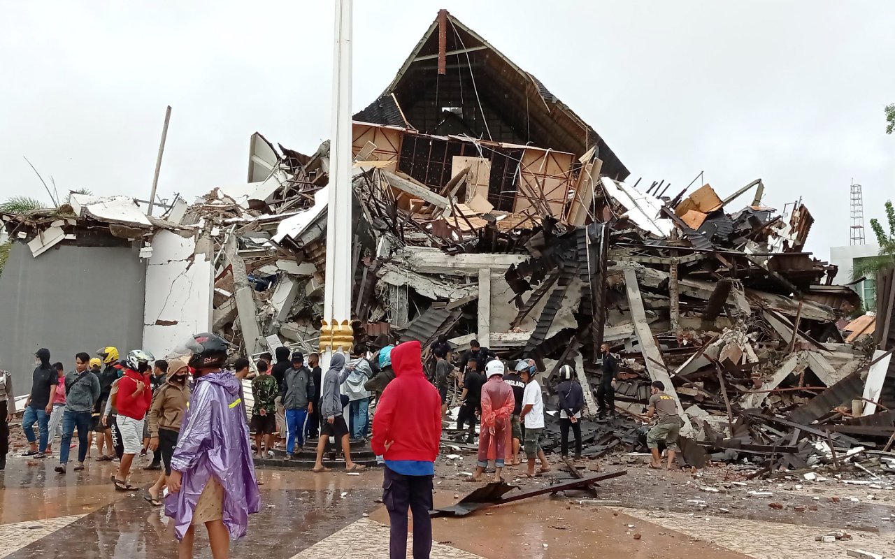 Ribuan Pengungsi Gempa Majene Sulit Dapat Makanan, Ini Situasi Terkini Di Tempat Bencana