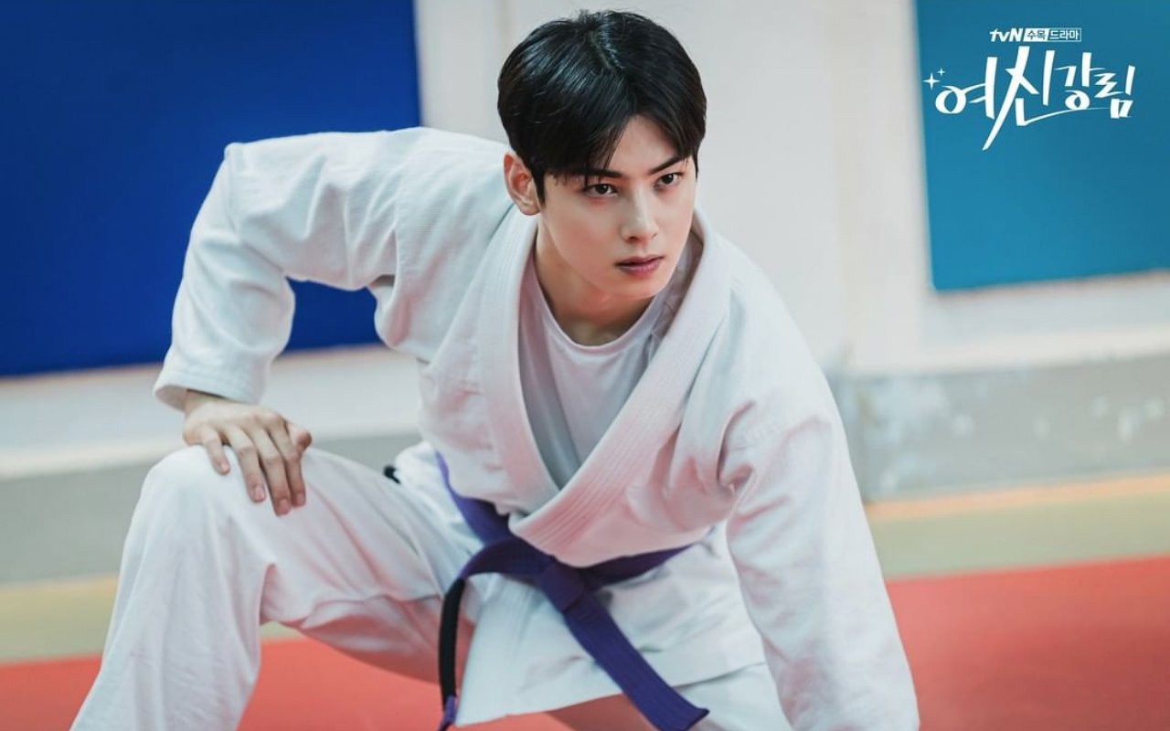 Adegan Cha Eunwoo Tertabrak di 'True Beauty' Justru Jadi ...