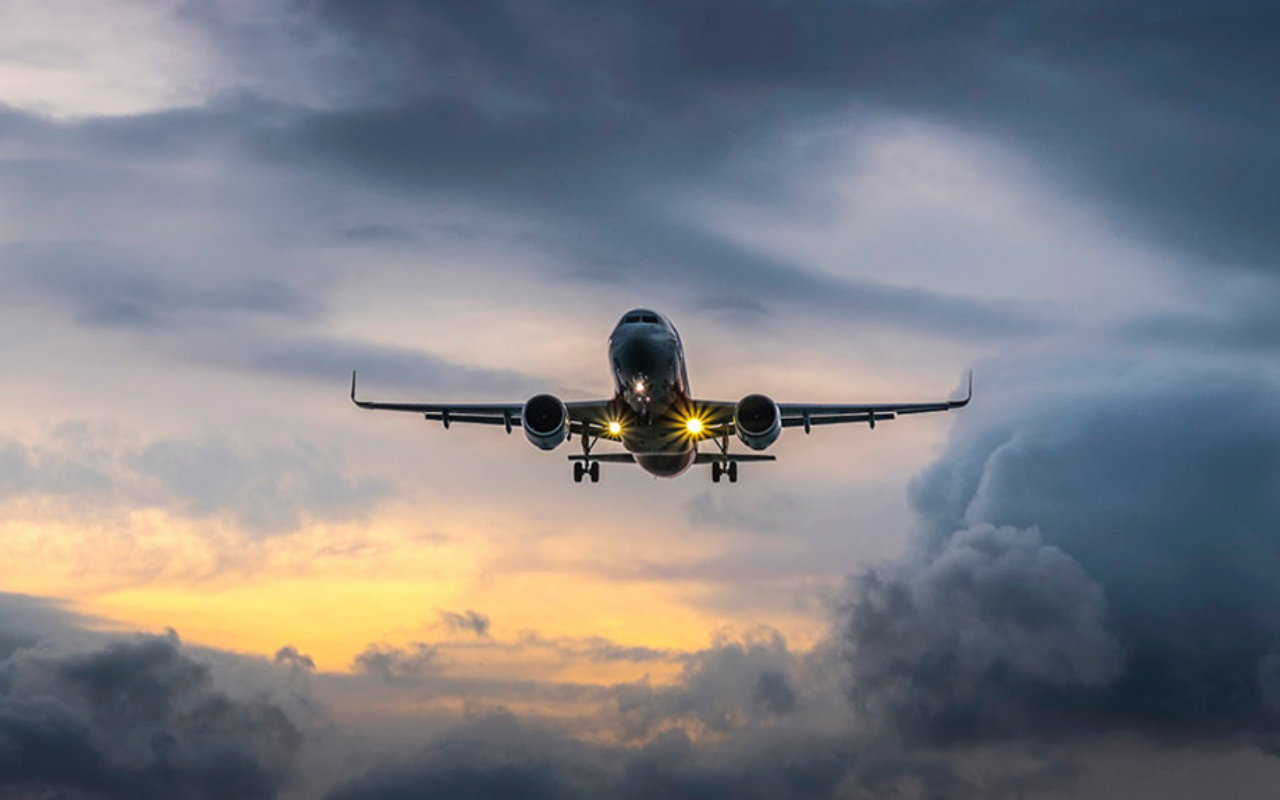Tak Perlu Panik Berlebih, Ini 7 Hal Yang Perlu Kamu Tahu Tentang Turbulensi Pesawat