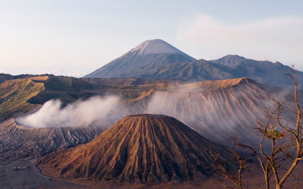 Suku Tengger Mulai Waspadai Gunung Bromo Usai Semeru Erupsi 