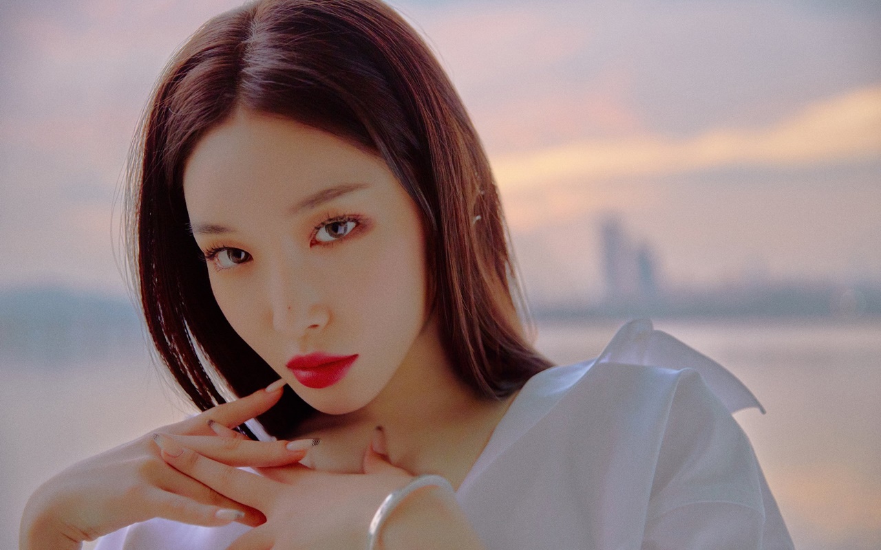 Kim Chung Ha Tampil Keren Dalam Teaser Sinematik Untuk Lagu Pra-rilis Comeback 'X'