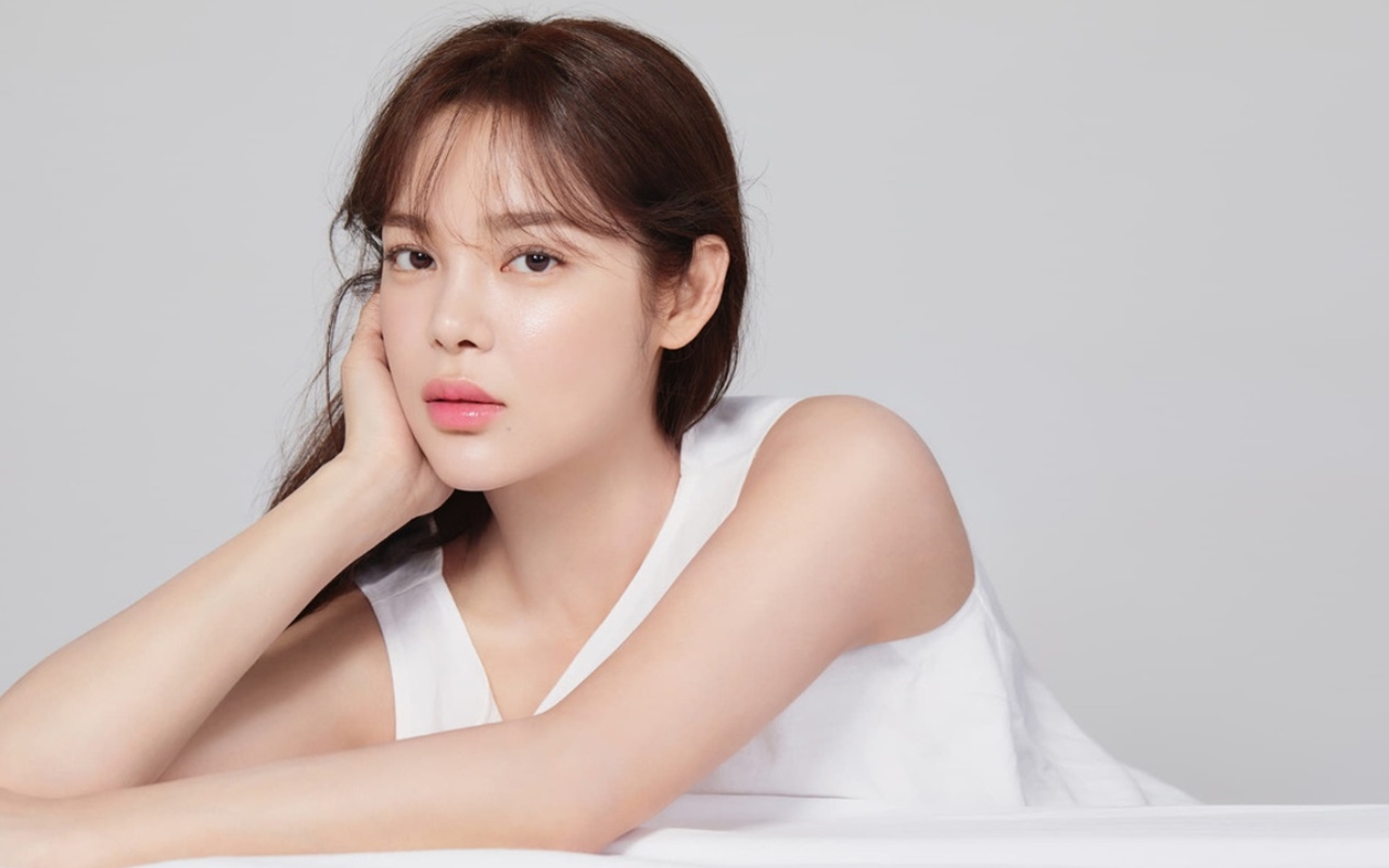 Park Si Yeon.