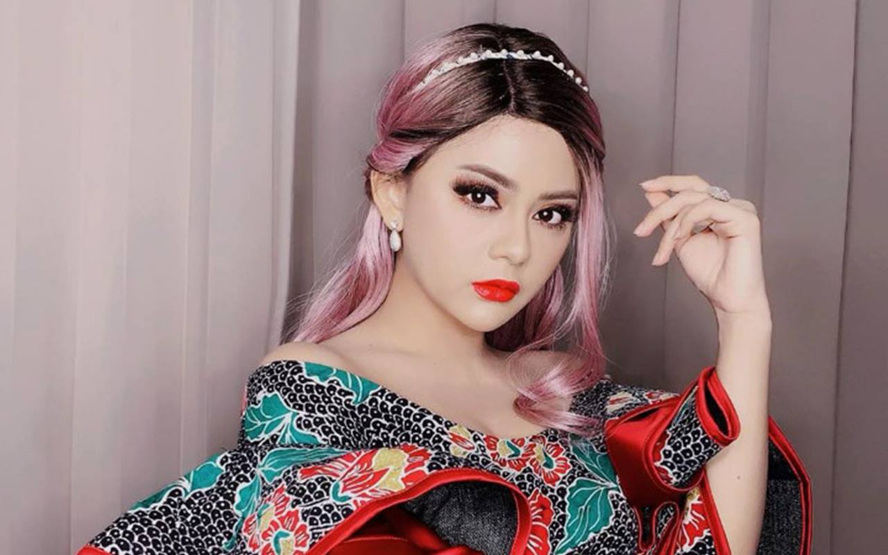 Jenita Janet Tampil Anggun Berkebaya Sampai Bikin Pangling, Titip Pesan Penting Ini