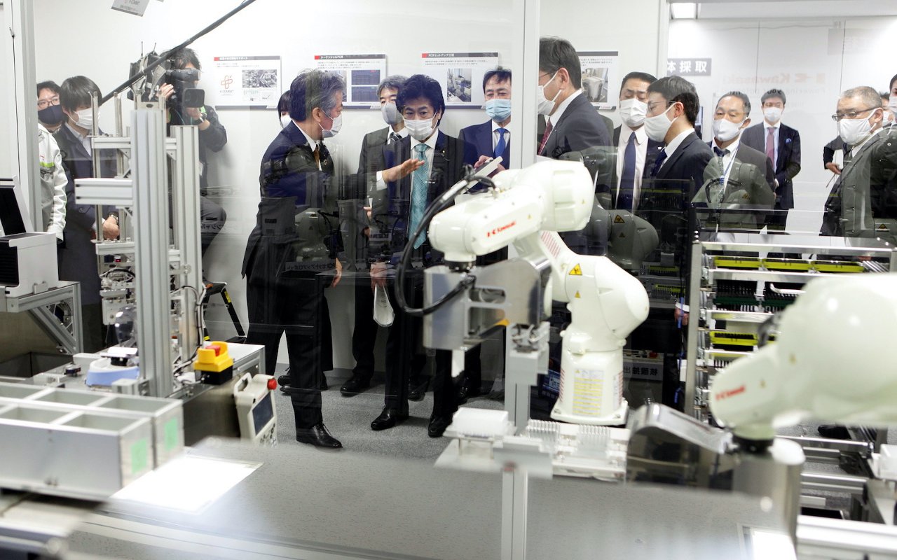 Jepang Kembangkan Robot Untuk Tingkatkan Testing COVID-19 
