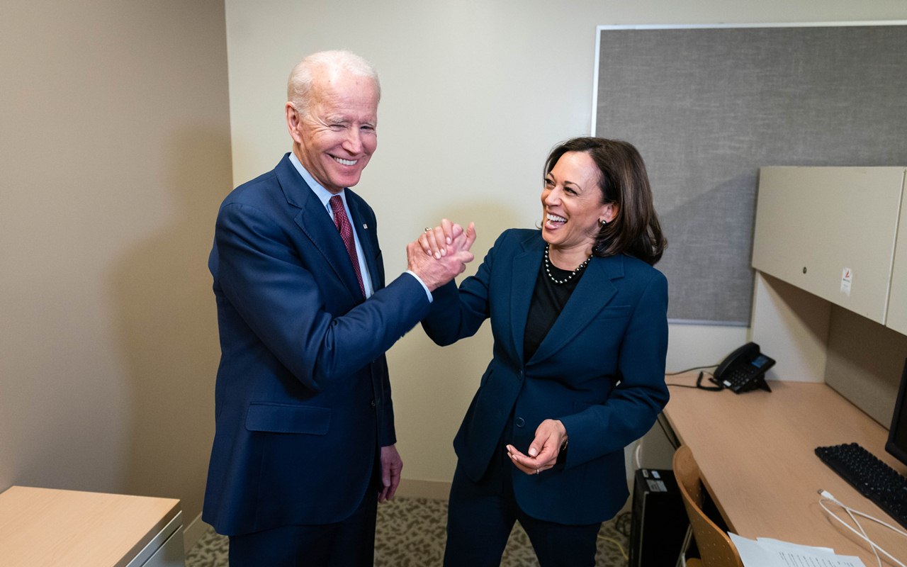 Resmi Dilantik, Presiden Joe Biden dan Wapres Kamala Harris Sah Pimpin AS