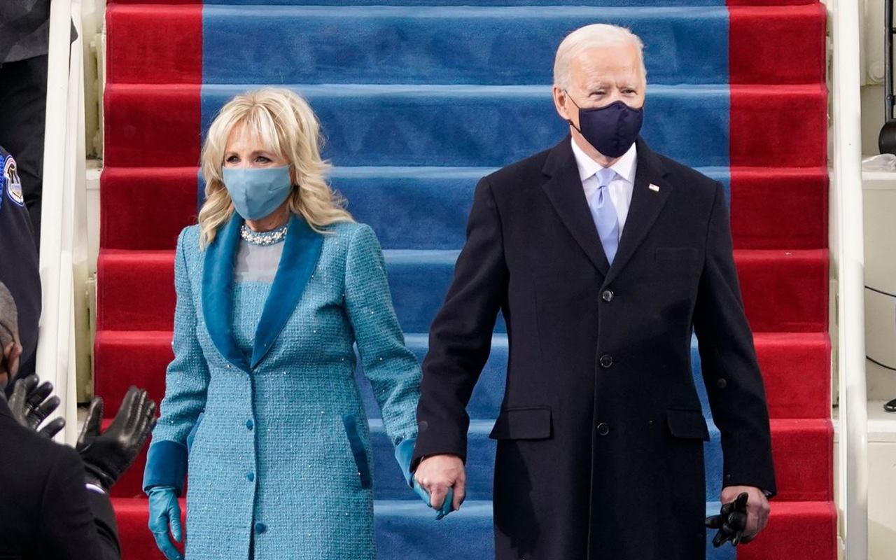 Gaun 'Murah' Jill Biden di Pelantikan Joe Biden Jadi Sorotan, Ternyata Ini Makna di Baliknya