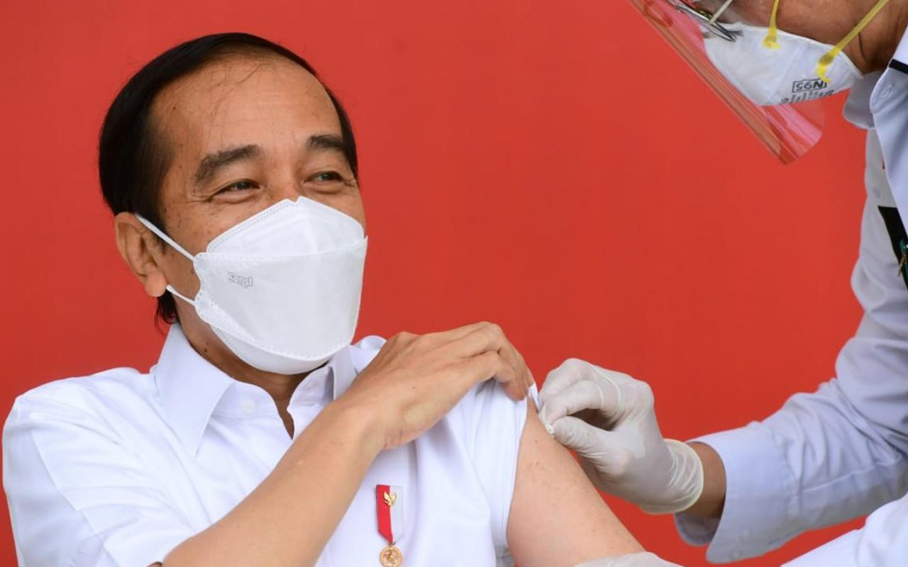 Jokowi Isyaratkan Lampu Hijau Vaksinasi COVID-19 Mandiri Untuk Pengusaha