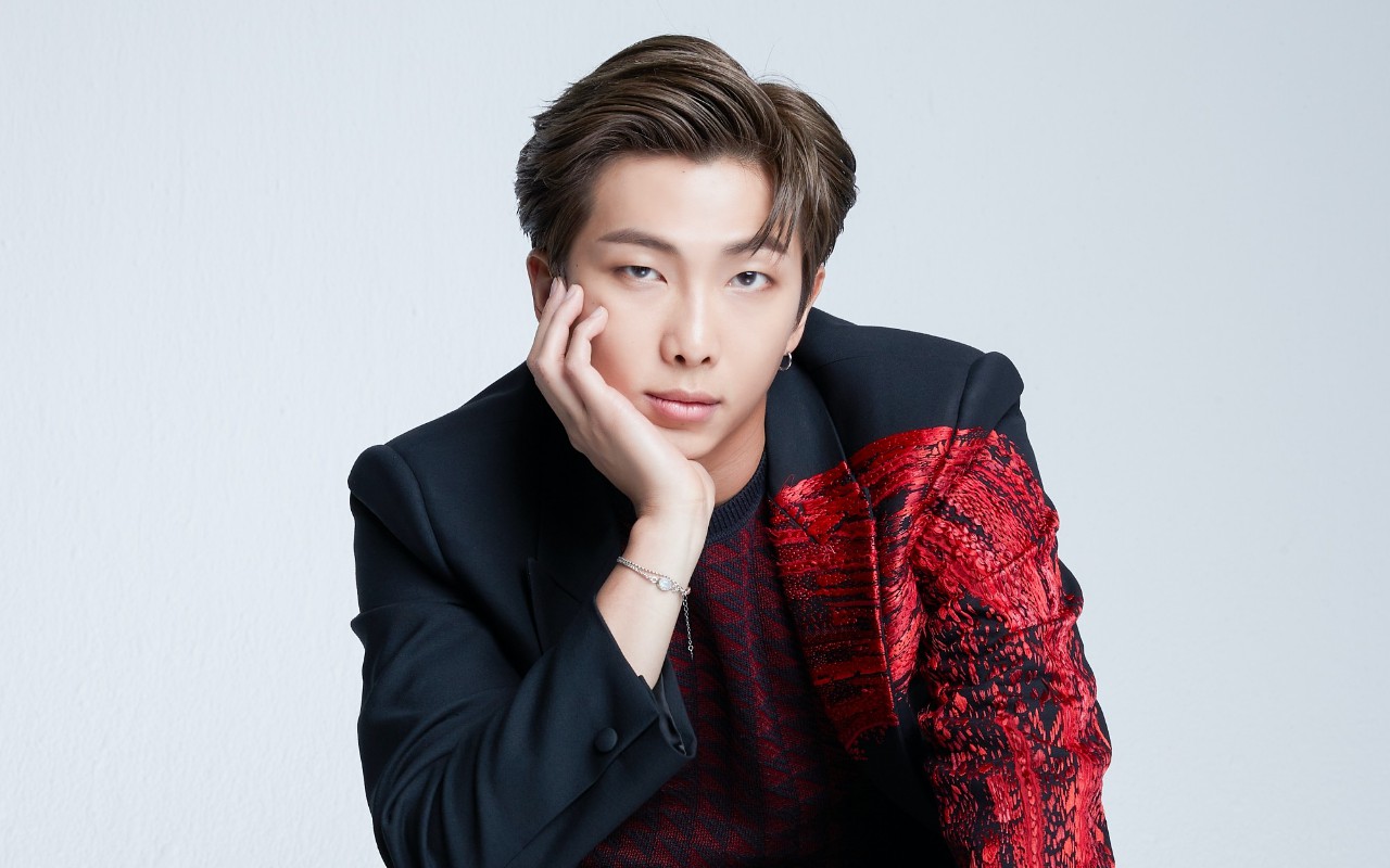 Pertama Kali Seumur Hidup, RM BTS Salting Minta Tanda Tangan Seleb Lain