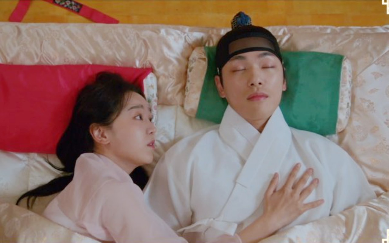 Malam Pertama Shin Hye Sun dan Kim Jung Hyun di 'Mr. Queen' Sukses Bikin Heboh