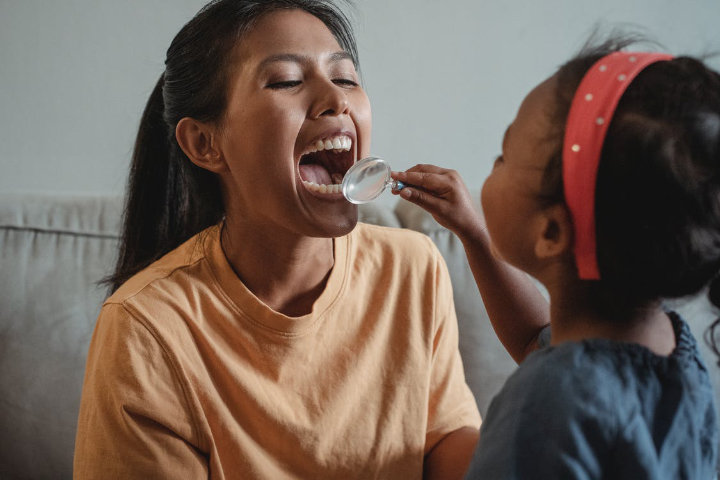 Beri Penjelasan Ringan Pentingnya Gosok Gigi