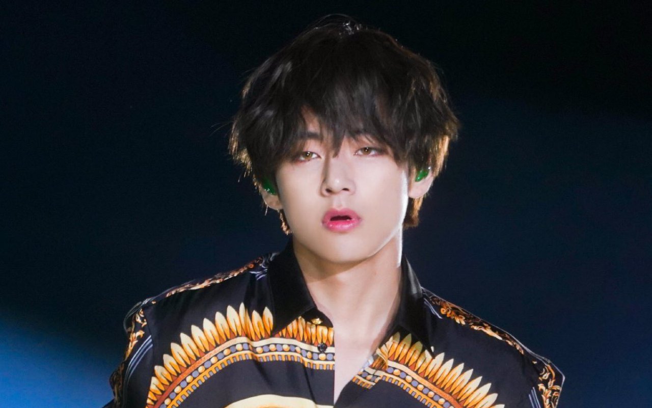 BTS Bocorkan Kebiasaan Tidur V yang Unik, Ternyata Doyan Lakukan Ini