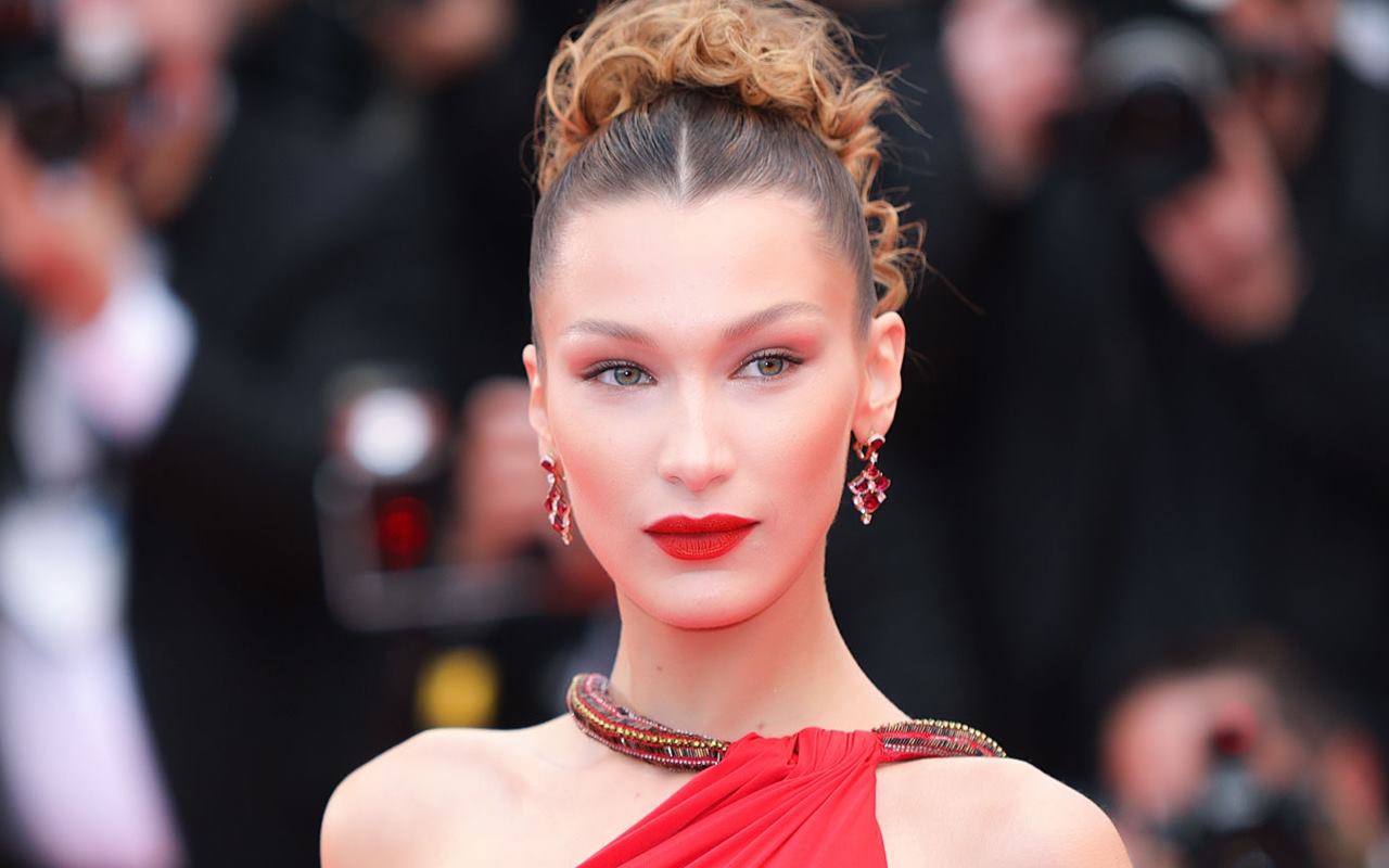 Bella Hadid Sebut Vakum dari MedSos Bantu Perbaiki Kesehatan Mental