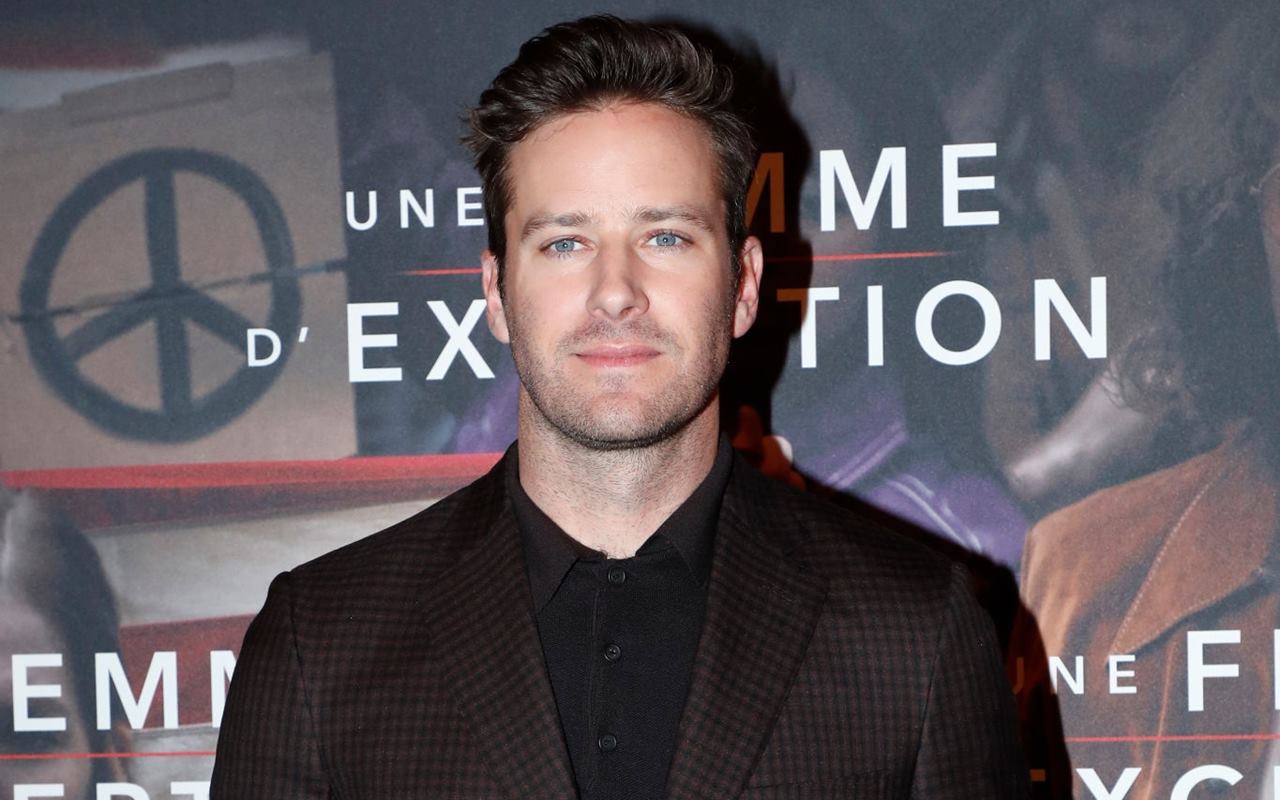 Usai 'Kanibalisme', Armie Hammer Dituding Sayat Inisial Namanya di Tubuh Mantan Pacar dengan Pisau