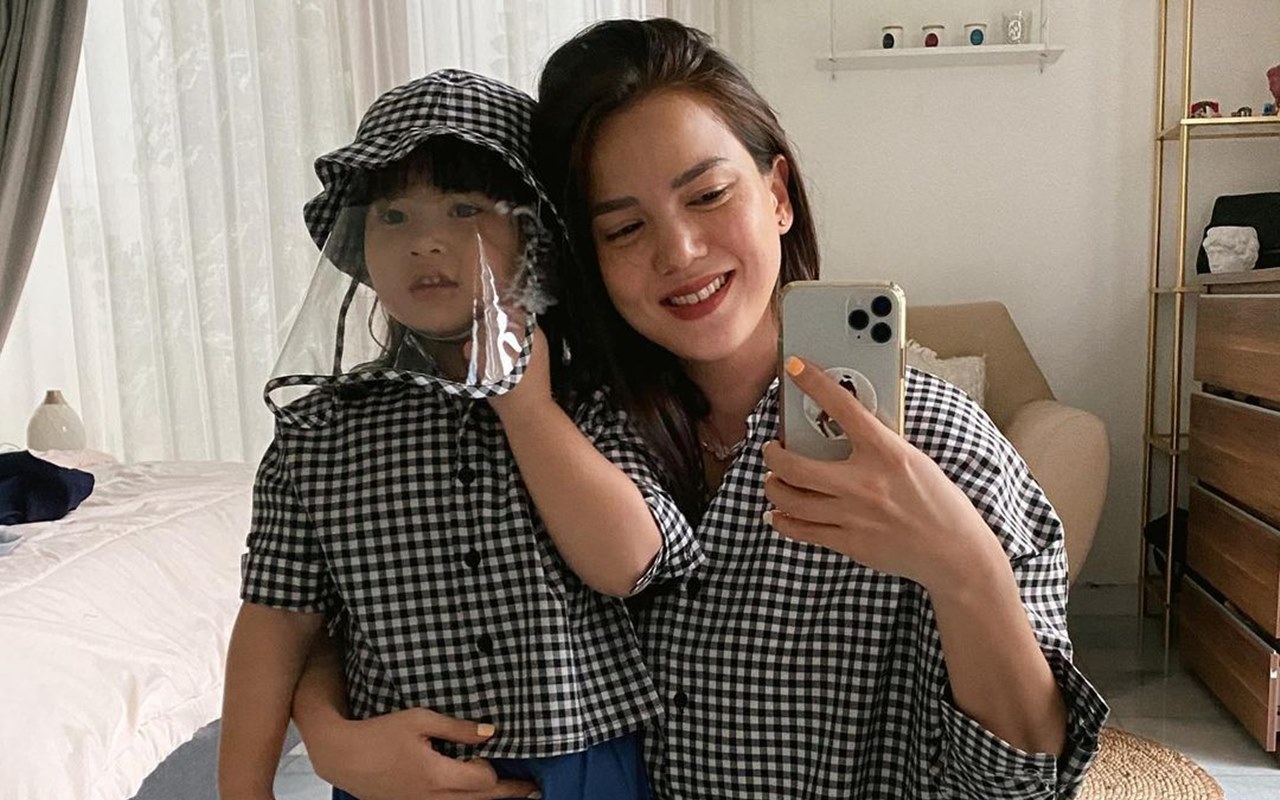 Alice Norin Nyalon Bareng Anak, Tingkah Gemas Putrinya Bak Bos Besar Jadi Sorotan