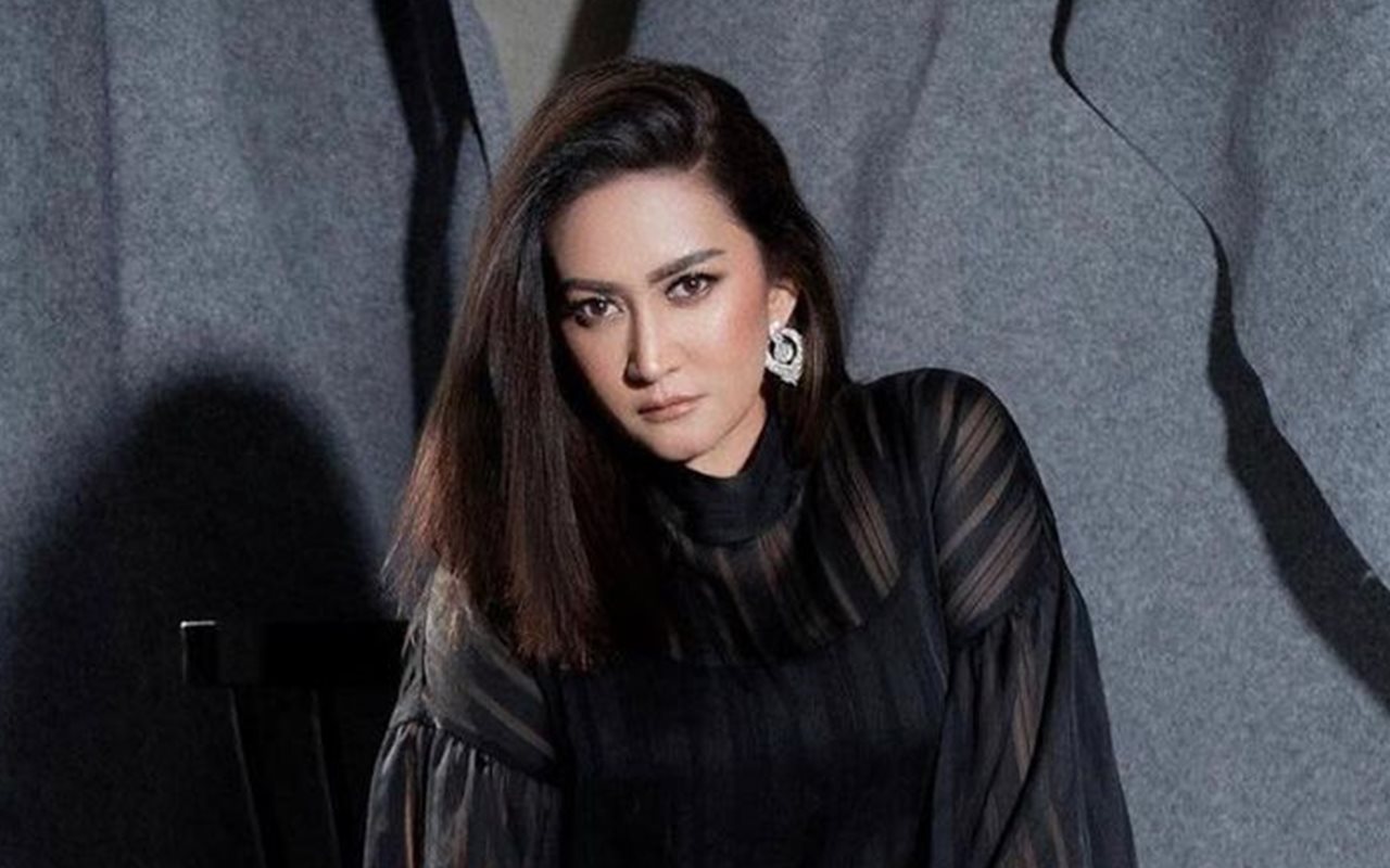 Dibilang Belum Move on dari Zack Lee, Nafa Urbach Tegaskan Masih Nyaman Sendiri