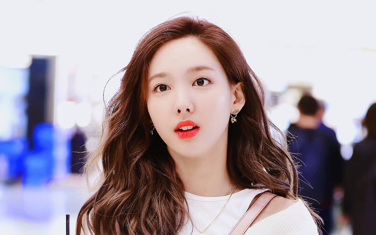 Sosok Misterius di Postingan Nayeon TWICE Diduga Kuat Idol SM Ini