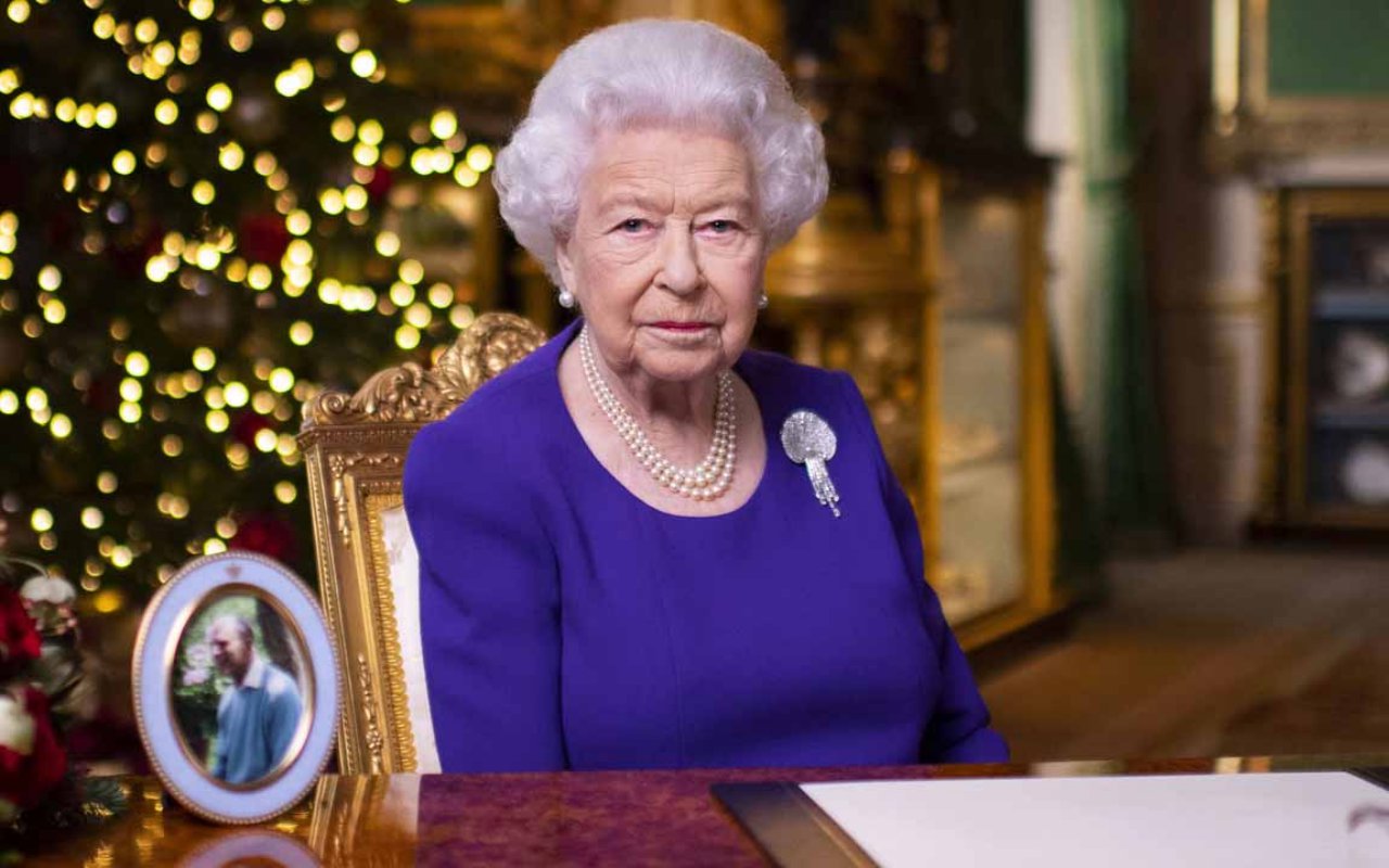 Pakar Kerajaan Bongkar Sikap Asli Ratu Elizabeth di Belakang Kamera, Ternyata Beda Drastis!