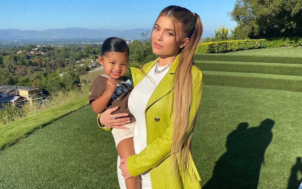 Terbang Pakai Jet Pribadi, Kylie Jenner Sekeluarga Liburan ke Pulau Ini Rayakan Ultah Stormi Webster