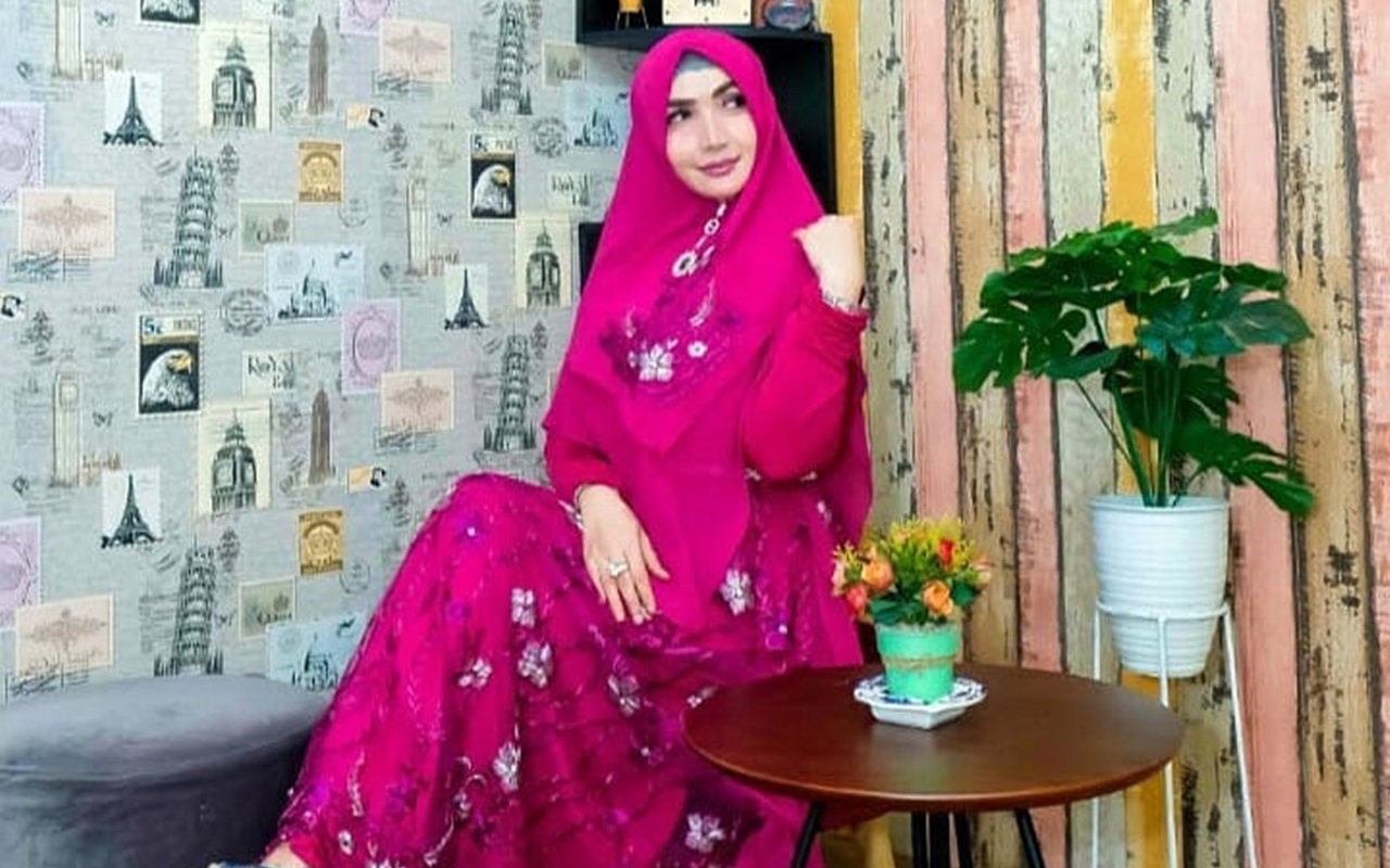 Sudah Berhijab, Roro Fitria Tetap Lanjutkan Profesinya Sebagai DJ Dengan Cara Ini