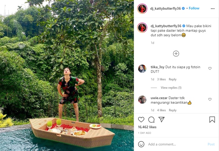 Katty Butterfly Lebih Pilih Pakai Daster Ketimbang Bikini, Tuai Pujian Selangit