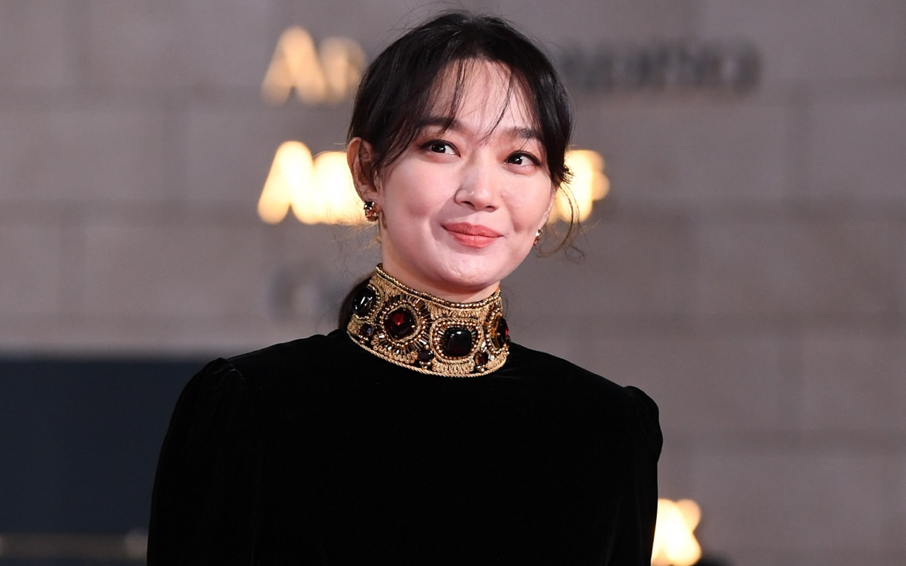 Blue Dragon Film Awards Ke-41: Tampil Tertutup, Shin Min A Dipuji Aktris Tercantik di Red Carpet