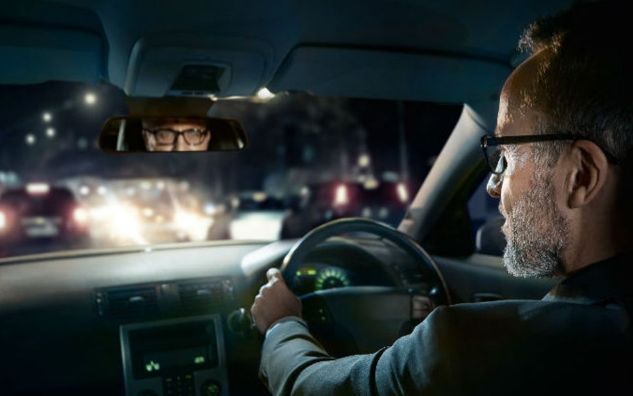 Hindari Jalanan Macet Saat Siang Bolong? Ini 7 Tips Mengemudi Aman di Malam Hari