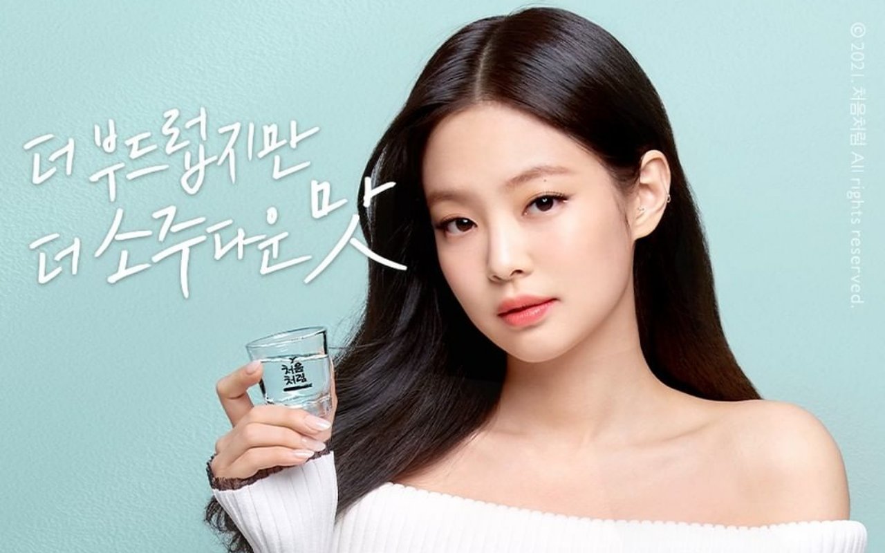 Jennie BLACKPINK Tunjukkan Pesonanya yang Memabukkan di Iklan Soju