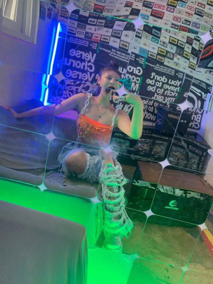 Ningning aespa Jadi Bahan Gosip Gara-Gara Posting Foto Ini Saat Imlek