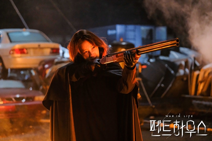 Sutradara \'Penthouse\' Ungkap Adegan Favoritnya di Season 1 Adalah Saat Lee Ji Ah Balas Dendam