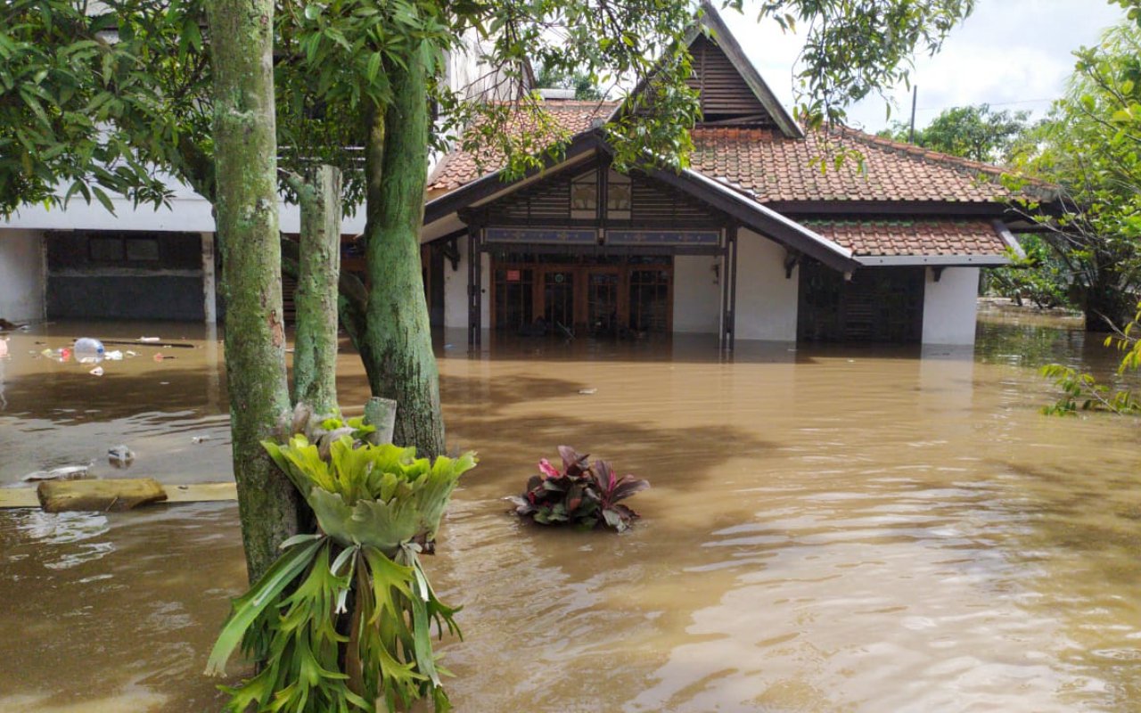 Jabodetabek Mulai Terendam Banjir, LAPAN 'Ramal' Hujan Masih Awet Sampai Sabtu
