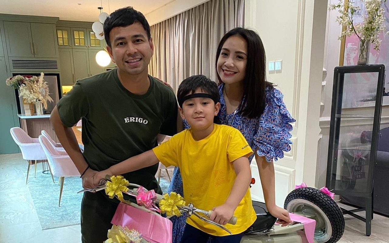 Rafathar Putra Raffi Ahmad Lebih Malu-Malu Masuk TV Ketimbang Tampil di YouTube, Kenapa?