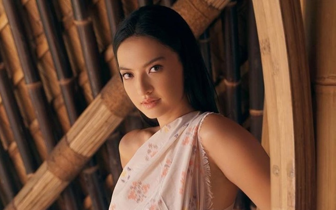 Raline Shah Enjoy Latihan Nenun Hingga Bagi Bubur Kacang Hijau Di Sumba