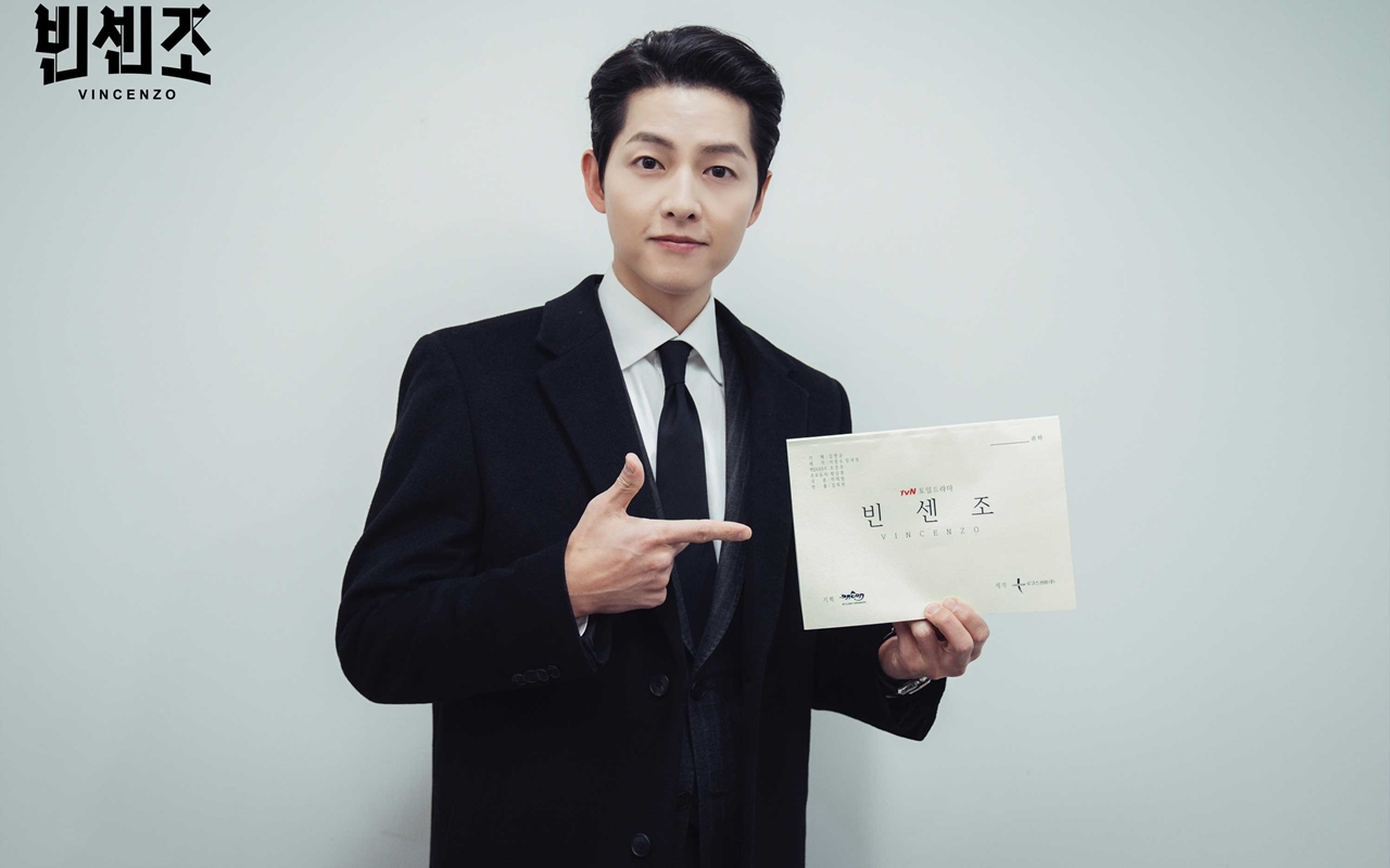 Karisma Tak Tertandingi Song Joong Ki Buat Orang-Orang Melongo di 'Vincenzo'