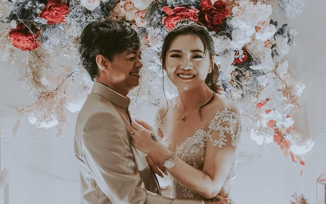 Digelar di Tepi Pantai, Begini Cantiknya Pernikahan Reza Arap dan Wendy Walters