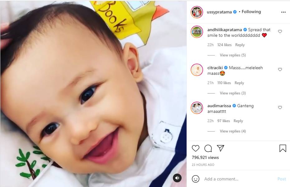 Ganteng dari Lahir, Aksi Putra Ussy Sulistiawaty Murah Senyum Sukses Bikin Tambah Meleleh