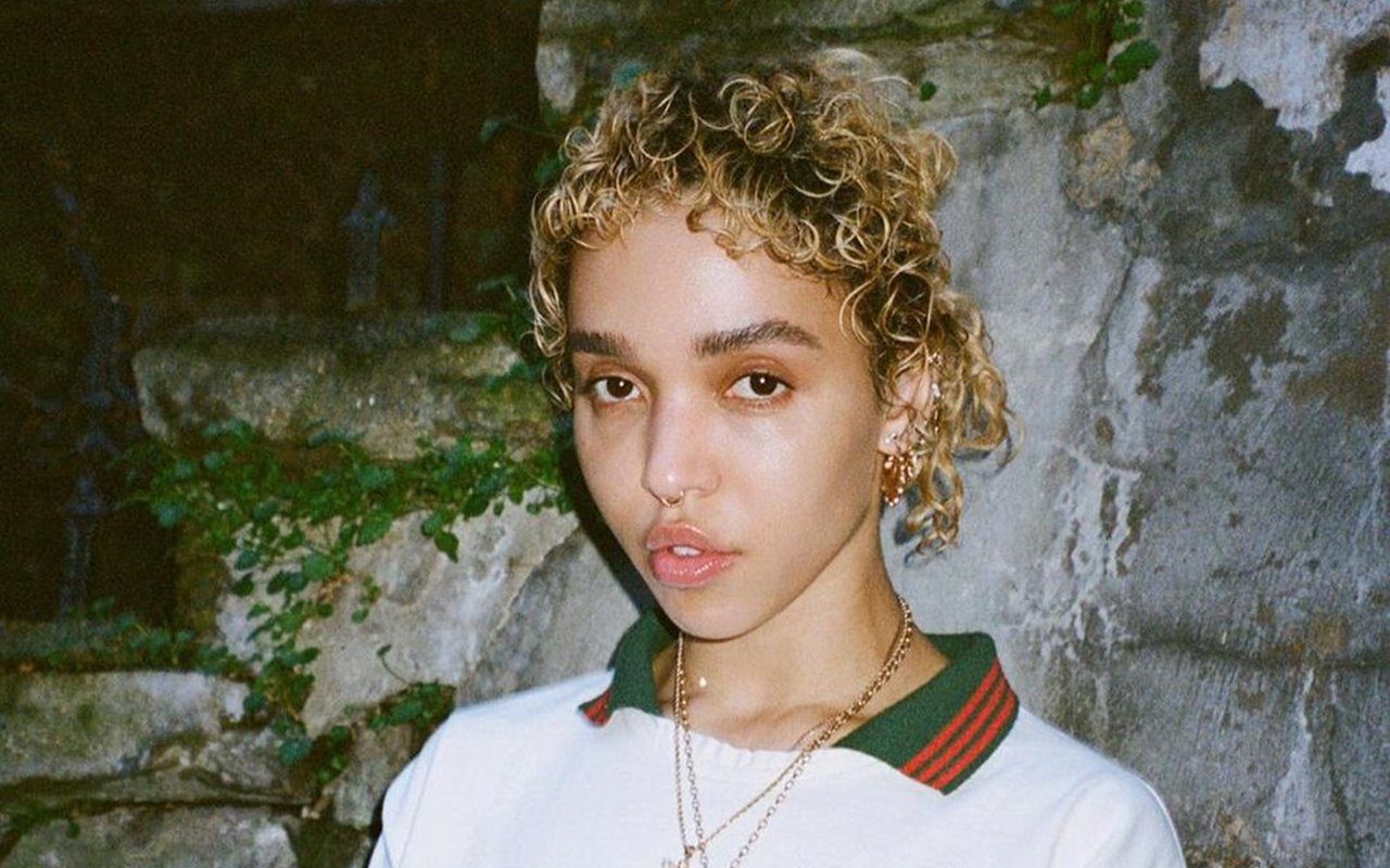 Mantan Pacar Shia LaBeouf Berterima Kasih Pada FKA Twigs Atas Keberanian Bongkar Kekerasan Seksual