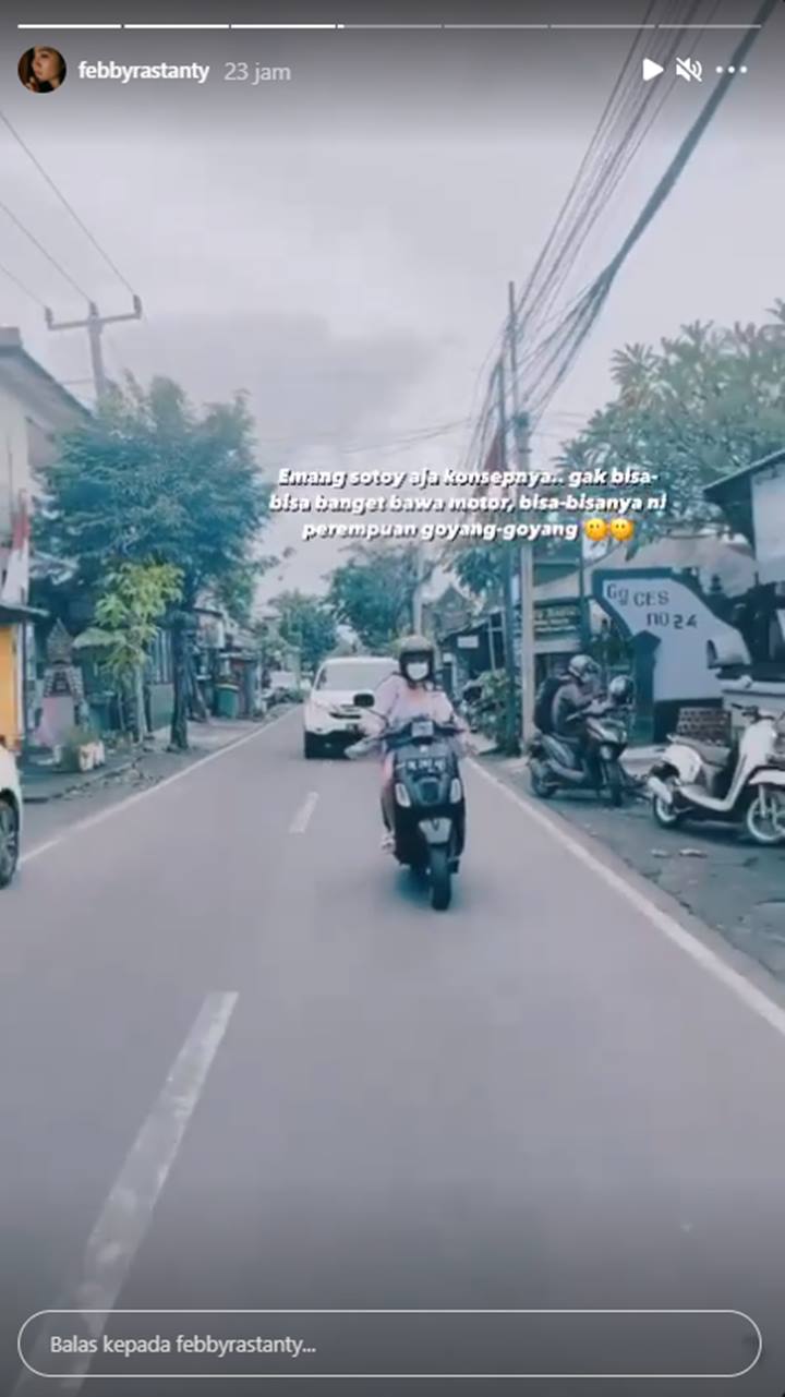 Febby Rastanty Kunjungi Bali, Bahagia Makan Nasi Campur Vegan Hingga Naik Motor Vespa