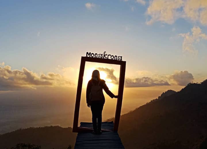 Sunrise Eksotis di Punthuk Mongkrong
