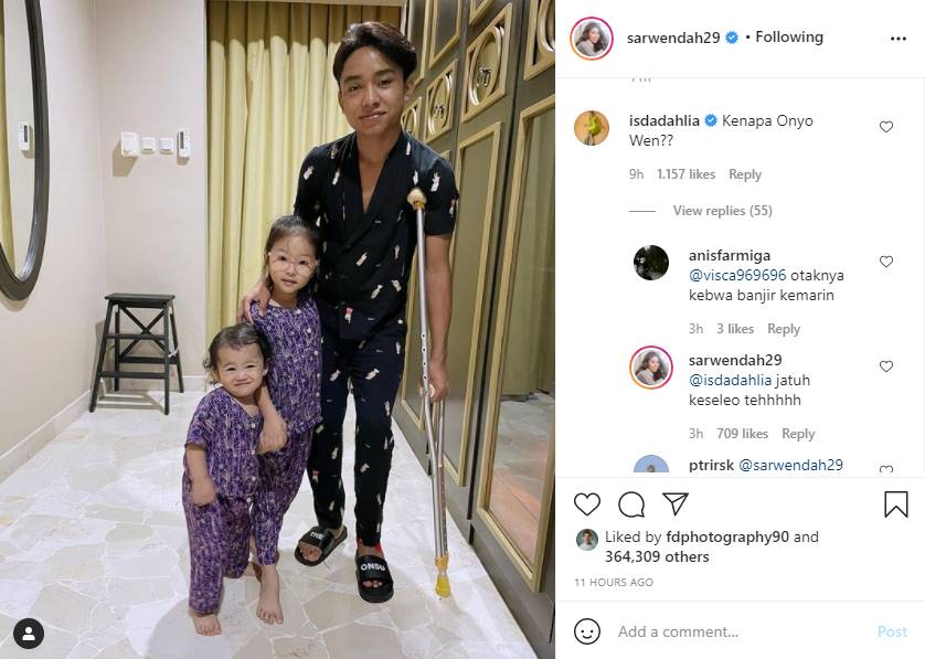 Sarwendah Bagikan Foto Anak. Kondisi Betrand Peto Pakai Kruk Bikin Khawatir