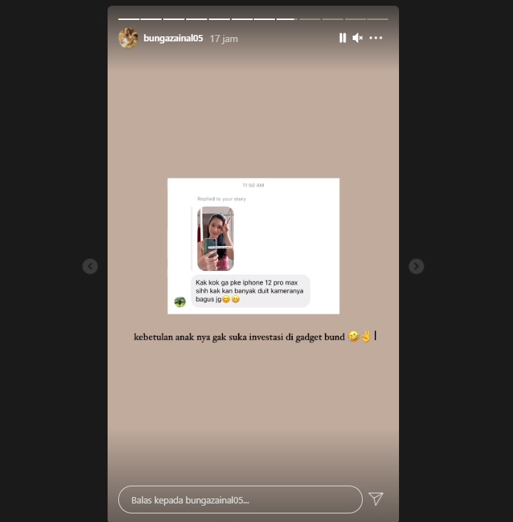 Banyak Duit, Ini Reaksi Bunga Zainal Disinggung Tak Pakai Gadget Keluaran Terbaru
