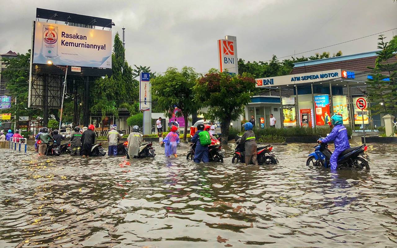 Banjir Bikin Rugi! Harga Kendaraan Bekas Terendam Air Bisa Anjlok 50 Persen