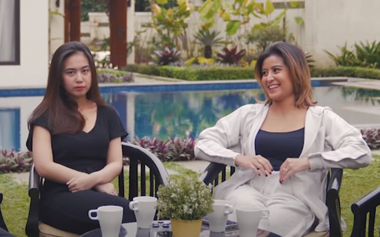 Awkarin Bikin Q&A Bareng Keluarga, Wajah Dingin Adik Jadi Sorotan Hingga Beri Klarifikasi Begini