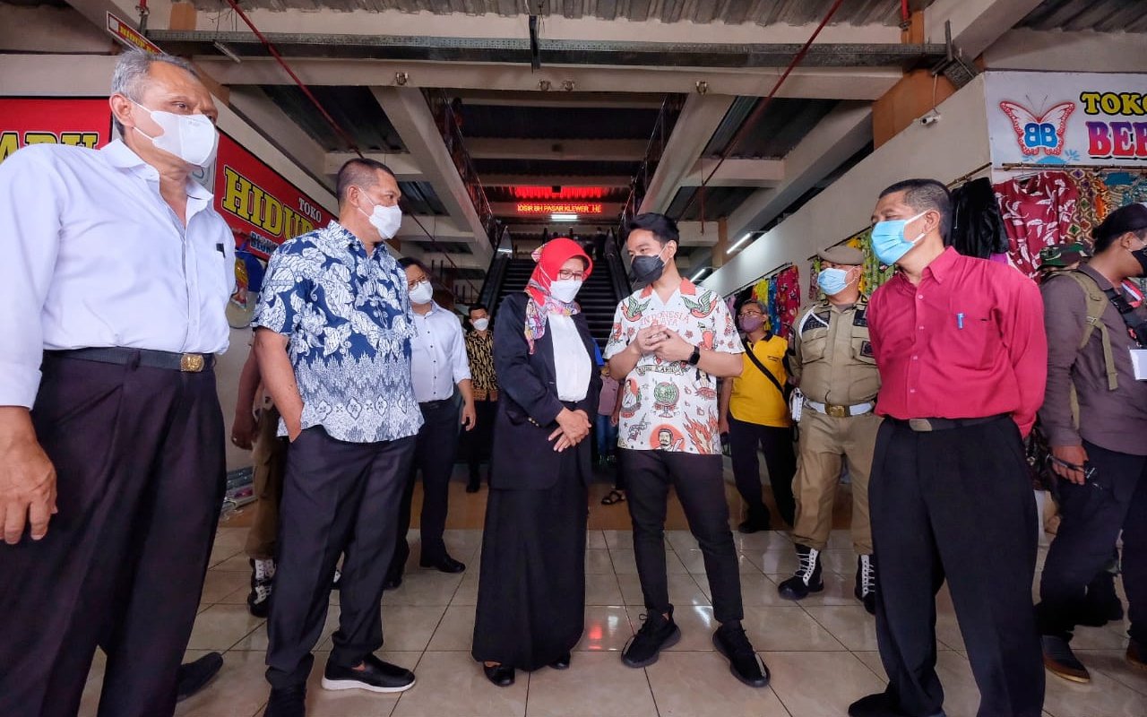 Sudah Resmi Jadi Wali Kota Solo, Gibran Tancap Gas Blusukan ke Pasar Tradisional