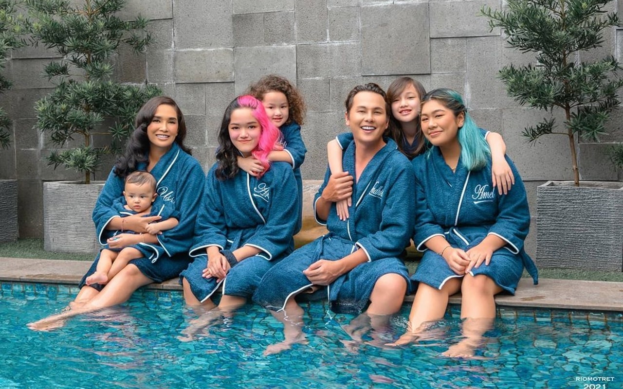 Foto Ala Jawa, Putri Cantik Ussy-Andhika Pratama Pamer Rambut Pink Sebelah Hingga Kriwil