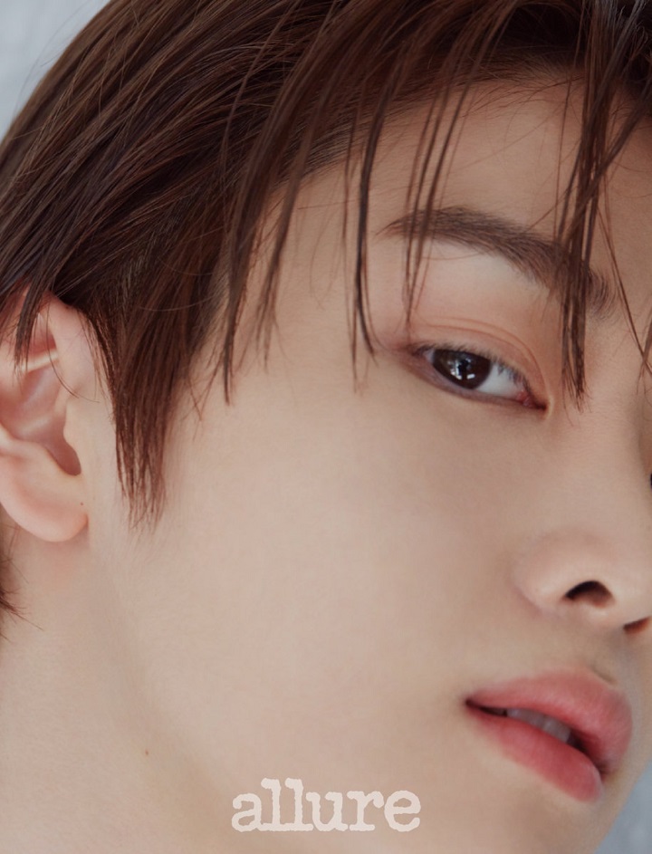 Jalani Pemotretan Pertama Sejak Debut, Sungchan NCT Bikin Terpesona dengan Visualnya